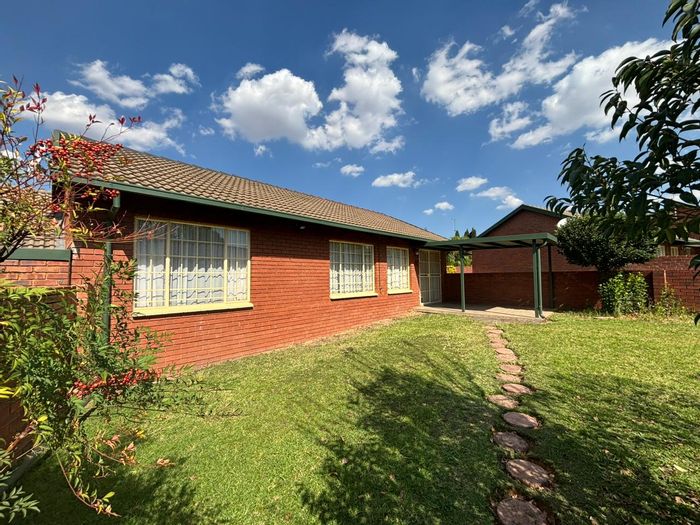 Property #2249440, Townhouse rental monthly in Garsfontein