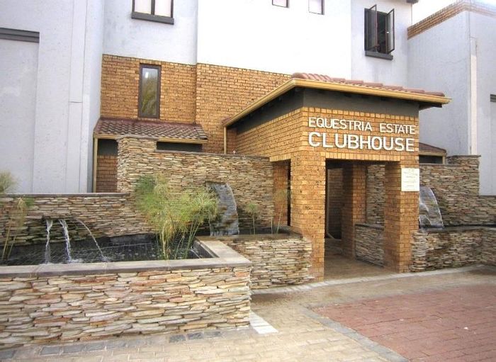 Townhouse For Sale in Pretoria East: 3 Bedrooms, pet-friendly, great amenities.