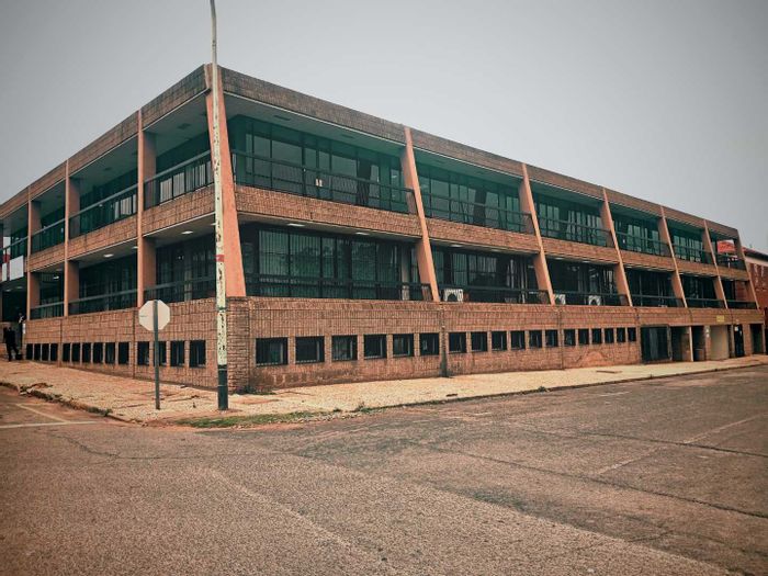 1,000 m² Office Space To Rent in Boksburg Central with flexible layout and parking.