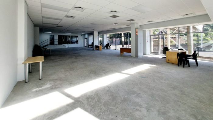 Retail space to rent in Durban Central, 400m2 with high foot traffic.