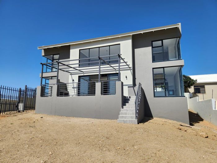 Elisenheim House For Sale: 3 Bedrooms, Ensuite, Braai Area, Mountain Views.