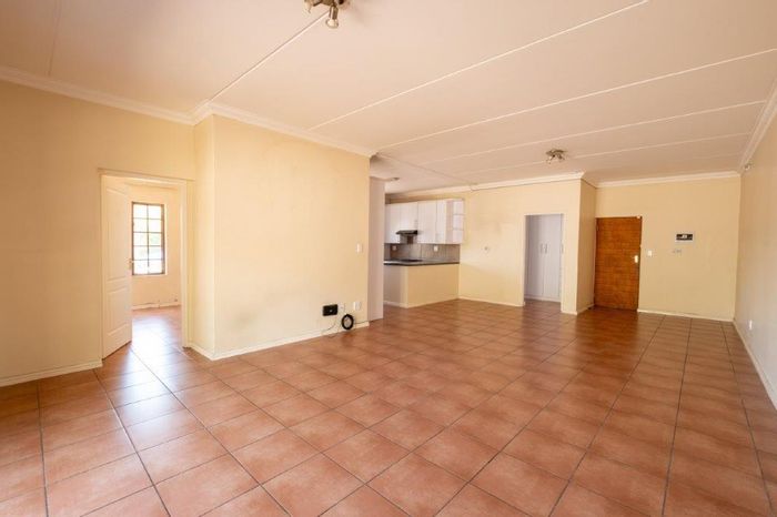 Property #2200504, Apartment rental monthly in Edenburg