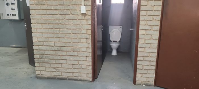 Mixed Use Property To Rent in Halfway House - 375m² versatile retail space available.