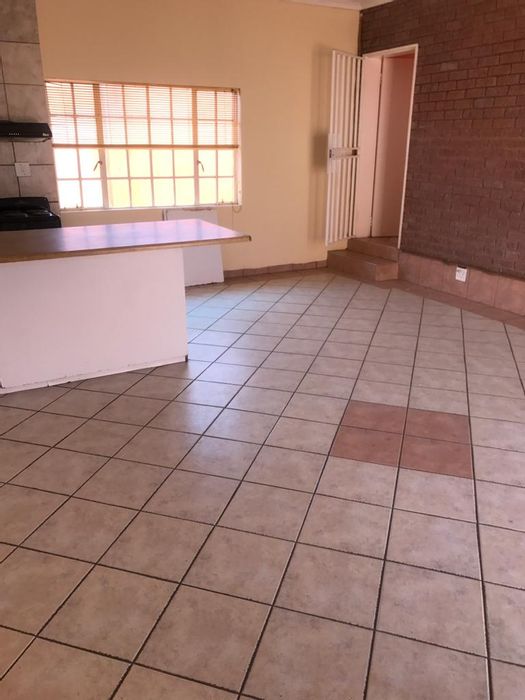 For Sale: Olympia House with 6 bedrooms, pool, garage, and guest house potential.