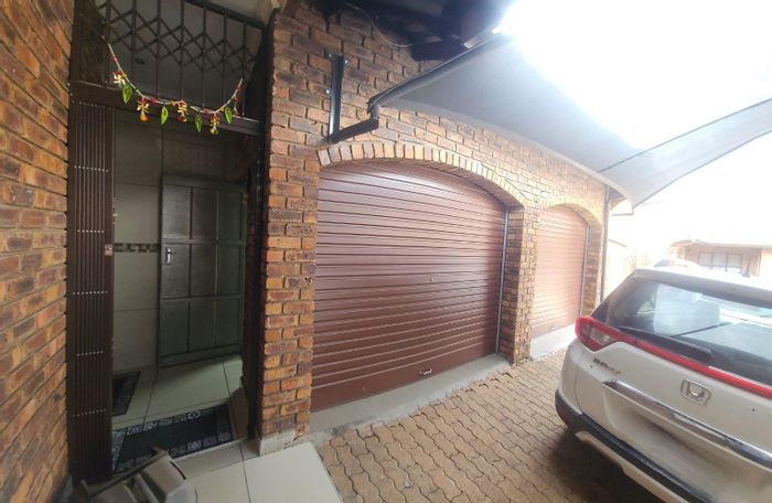 4-Bedroom Townhouse in Benoni Central with private garden and double garage, For Sale.