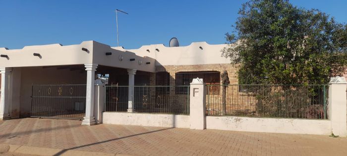Property #2260583, House for sale in Kwanobuhle