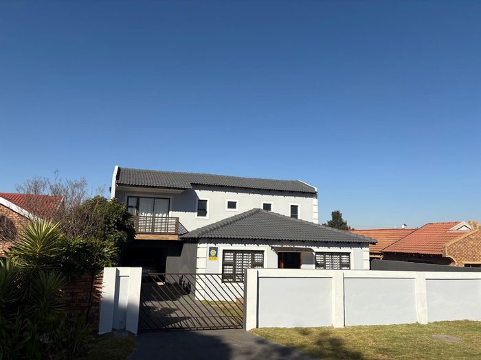 Ennerdale House For Sale: Spacious 5-bed, 3-bath with open-plan living and balcony.