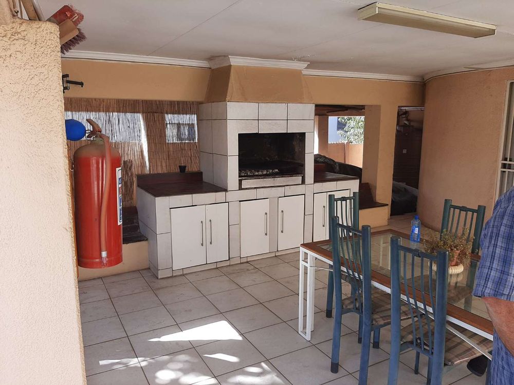 Covered Patio with braai area