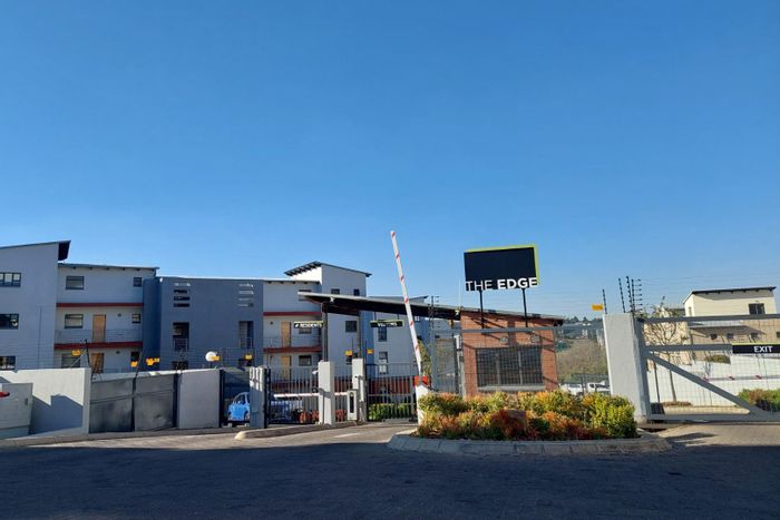 3-Bedroom Apartment To Rent in Barbeque Downs with Pool, Roof Terrace, and 24/7 Security.