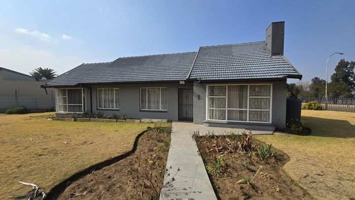 For Sale: 3-Bedroom House in Randhart, ideal for business or corporate lease.