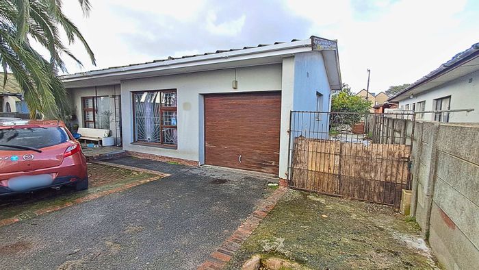 Belmont Park House For Sale: 3 bedrooms, secure parking, separate dining and lounge.