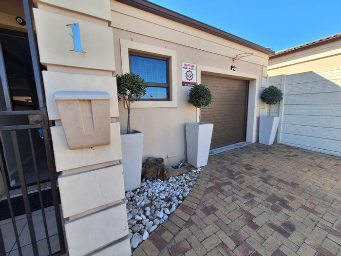 Property #2388356, Townhouse Rental Monthly in Brackenfell South
