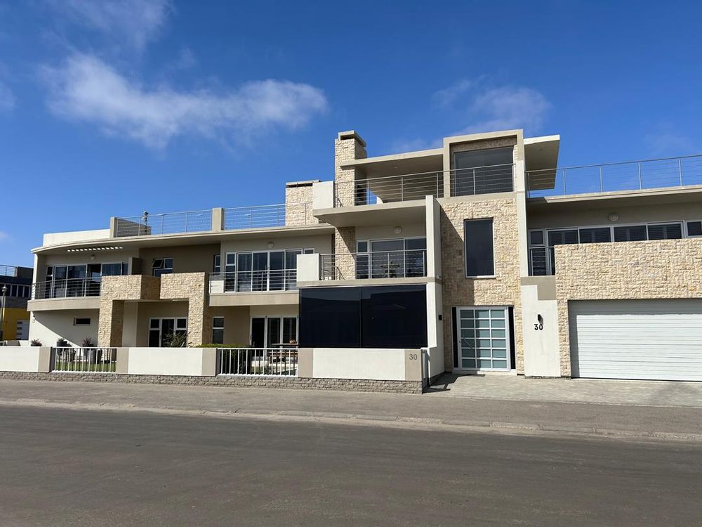 Front view of this magnificent house walking distance from the Lagoon
