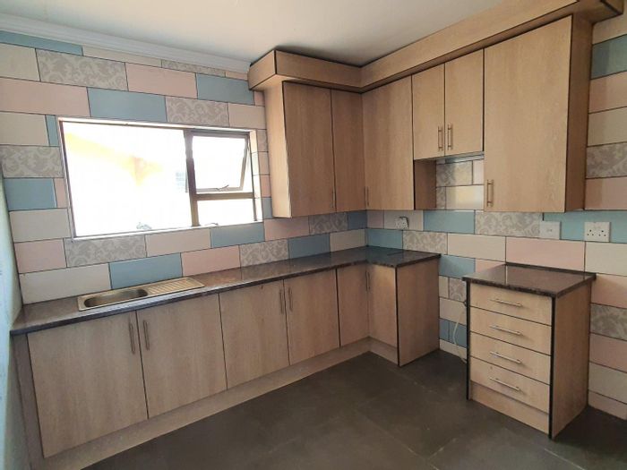 Property #2415356, Apartment Rental Monthly in Irene Park