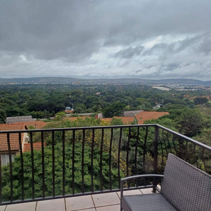For Sale: Cluster in La Montagne with 2 bedrooms, balcony, garden, and security.