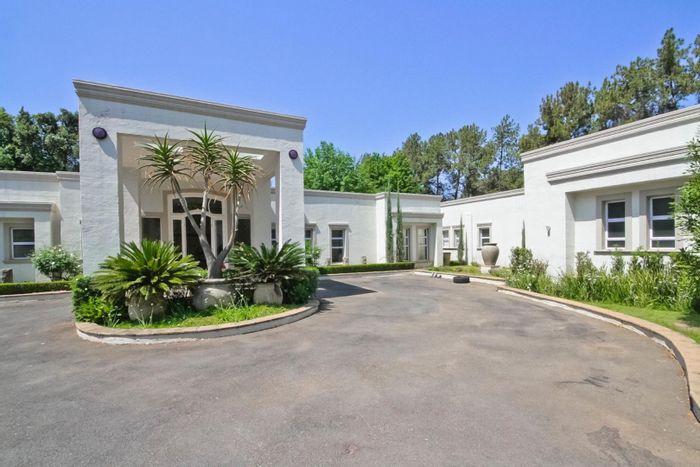 Bryanston House For Sale: 7 en-suite bedrooms, indoor pool, gym, and cottage.