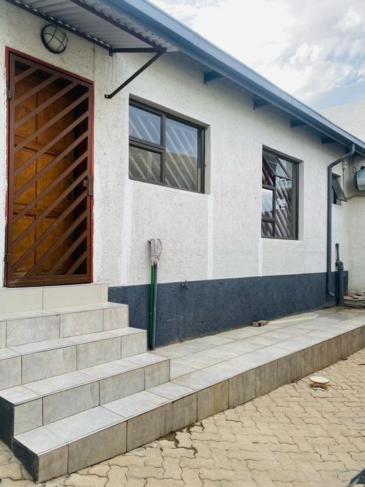 Goreangab Gem: 3-Bed House + Bachelor Flat, Double Garage, BIC, N$1.68M. Book a viewing!