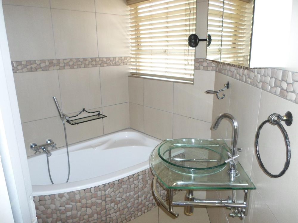 En Suite Bathroom(Only Bath)
