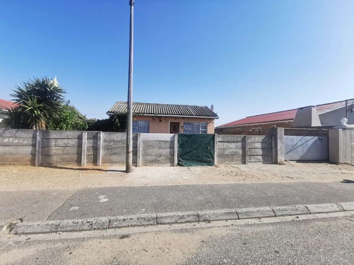 Property #2103943, House sold in Elsies River