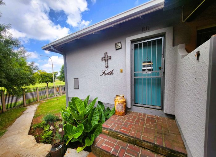For Sale: 3-Bedroom House in Verwoerdpark with pool, study, and spacious yard.