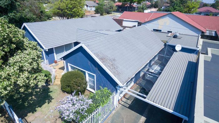 Family Home with Flatlet, Jacuzzi, and Parking for 6 in The Hill - For Sale