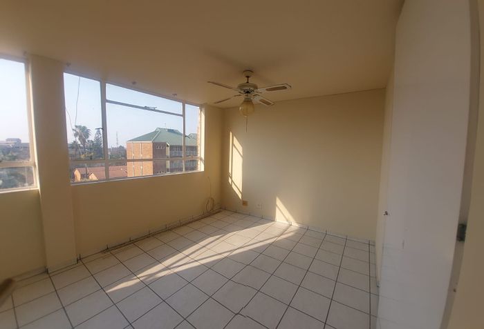 Property #2166429, Apartment pending sale in Pretoria North