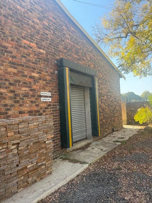 Rynfield AH Business To Rent: 360 sqm facility with cold rooms and loading bay.
