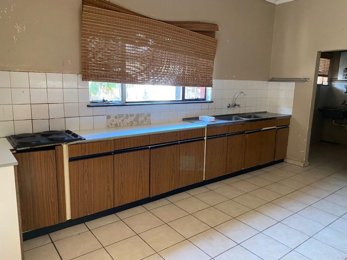 House for sale in Rundu Central: 4 bedrooms, large erf, garage, guest toilet.