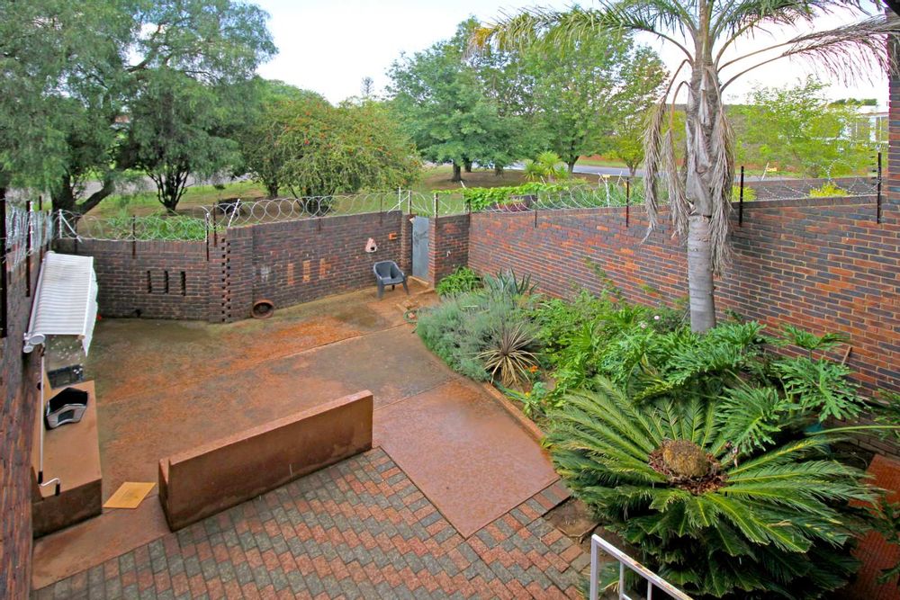 PROPERTY WITH A VIEW OVERLOOKING THE GARDEN TERRACE