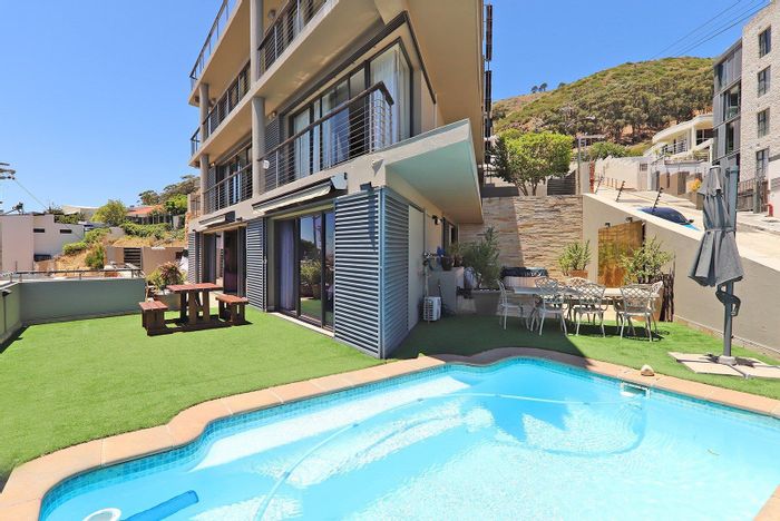 Contemporary Sea Point Apartment For Sale: Pool, Views, and Flexible Living Spaces!