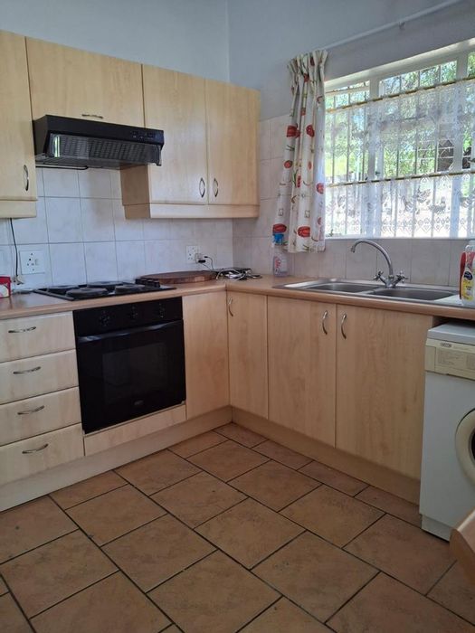 Cottage To Rent in Marais Steyn Park: Spacious, open-plan, ideal for singles or couples.