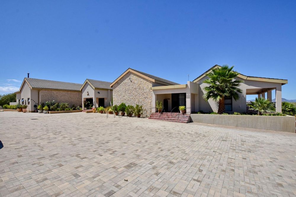 FOR SALE Small Holding in Omaruru Central with 3 Bed Home, Guest