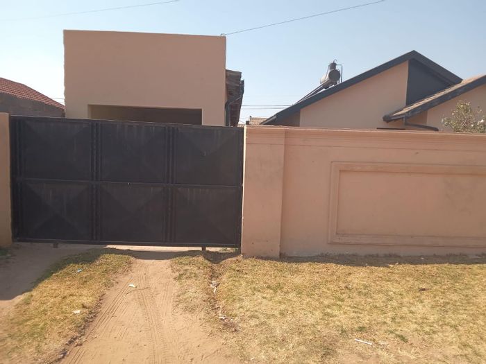 Property #2299512, House For Sale in Dobsonville