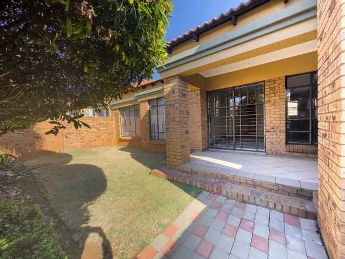 Property #2386666, Townhouse For Sale in Equestria