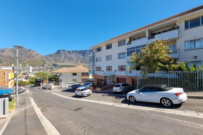 Property #2209197, Apartment for sale in Tamboerskloof
