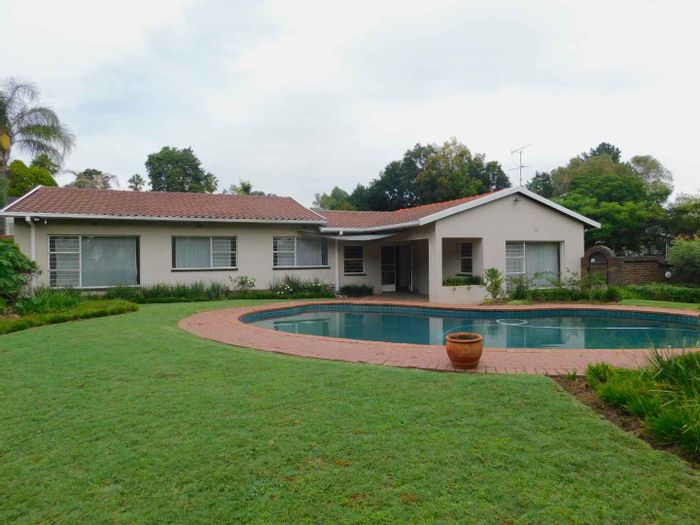 Bryanston House To Rent: 4 Beds, Pool, Study, Staff Accom, Secure Garden.