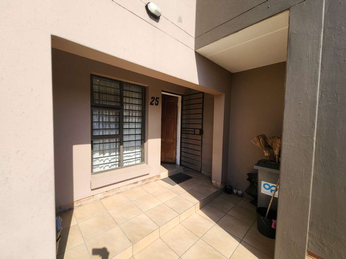 Property #2166860, Townhouse for sale in Albertsdal
