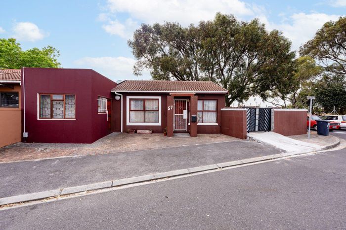 Charming Kenilworth Home For Sale with Granny Flat and Ample Parking!