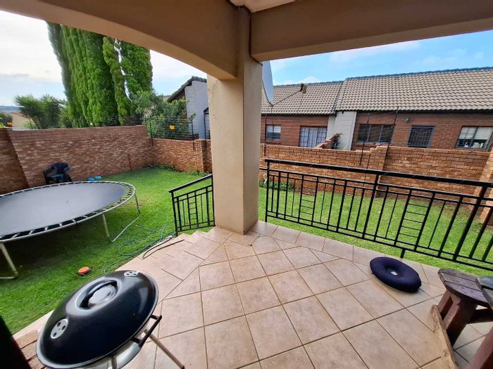 3-Bedroom Townhouse To Rent in Mooikloof Ridge with pool, sports courts, and clubhouse.