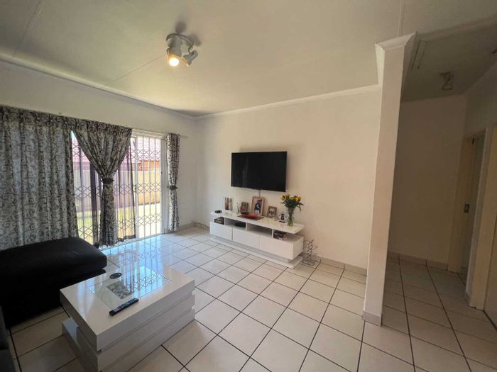 Property #2076745, Townhouse pending sale in Allens Nek