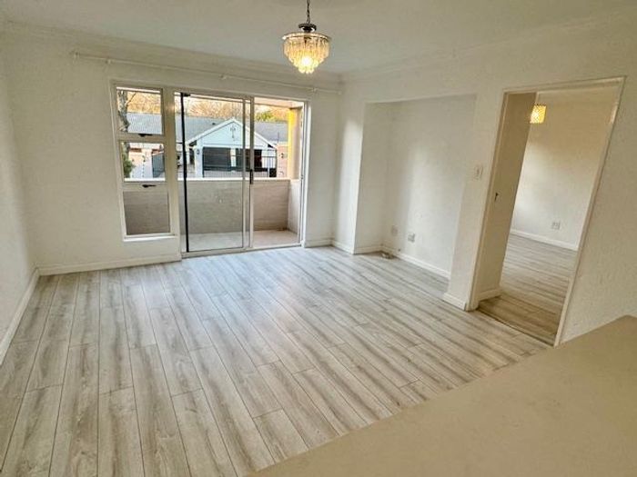 Parkmore Townhouse To Rent: 1 bed, pool, playground, close to Sandton CBD.