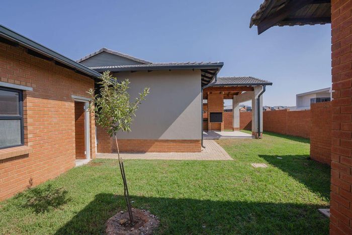 Property #2184591, Townhouse rental monthly in Six Fountains Residential Estate
