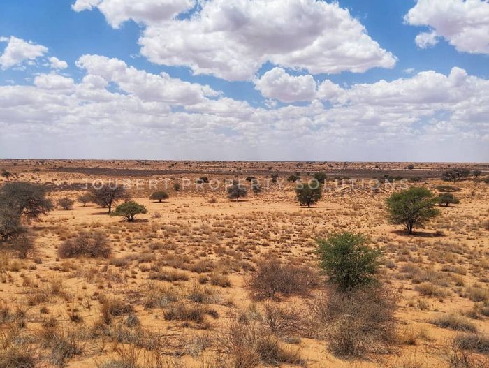 Gochas Central Farm For Sale: Game farming potential, water supply, and fencing included.