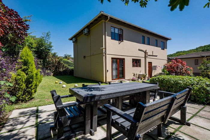 Amanzimtoti Townhouse For Sale: 3 Bedrooms, double garage, pet-friendly outdoor space.