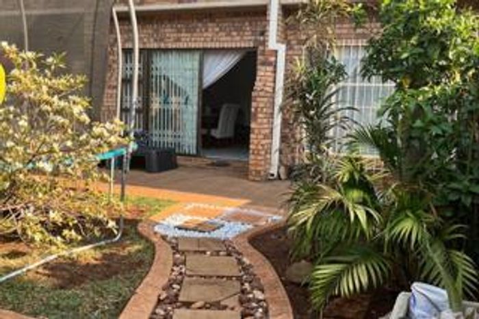 Property #2089353, Townhouse for sale in Annlin
