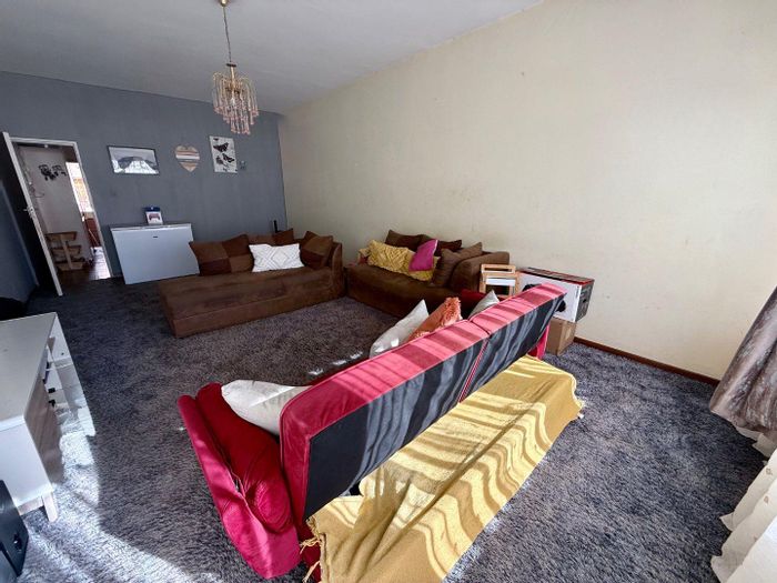 3-Bedroom Apartment For Sale in Vryheid Central with balcony and garage.