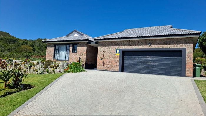 House for Sale in Great Brak River Central: Open-plan living, studio, golf course access.