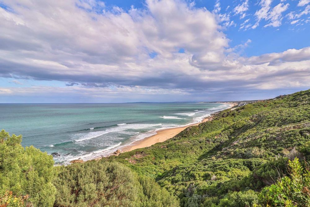 Walking Distance to the Beach with Staircase