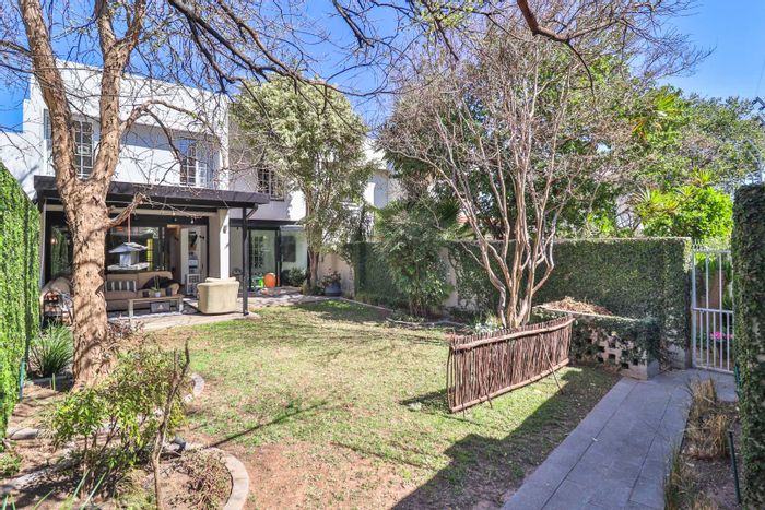 Bryanston Townhouse For Sale: 3 beds, pool, park access, secure living.