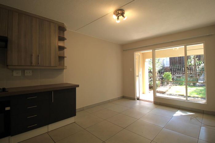 Douglasdale Apartment For Sale: 2 beds, garden, pool, pet-friendly, 24-hour security.